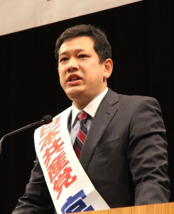 西東京市の演説会で訴える宮本比例候補=16日