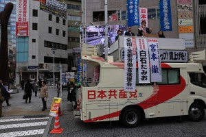 宮本比例候補とともに訴える党労働者後援会の人たち ＝28日、東京・JR品川駅前