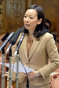 質問する吉良よし子議員＝６日、参院決算委