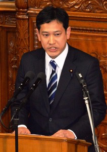 質問する宮本徹議員＝26日、衆院本会議