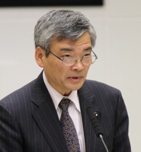 質問する曽根はじめ議員＝１３日、都議会予算特別委