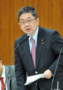 質問する小池晃議員＝26日、参院厚労委