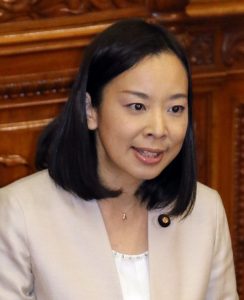 反対討論に立つ吉良よし子議員＝１１日、参院本会議（「しんぶん赤旗」提供）