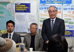開票結果を受けて記者会見する木原信義氏＝25日、東京都町田市