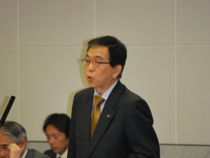 障害者スポーツ施策の拡充を求める吉田信夫都議＝24日、東京都議会