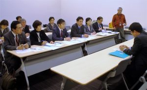防衛省から説明を受ける(前列左から)とくとめ、星見、山添、宮本、尾崎、奥富の各氏＝14日、参院議員会館内